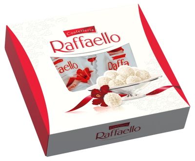 Конфеты в коробке Raffaello с цельным миндальным орехом в кокосовой обсыпке, 240г