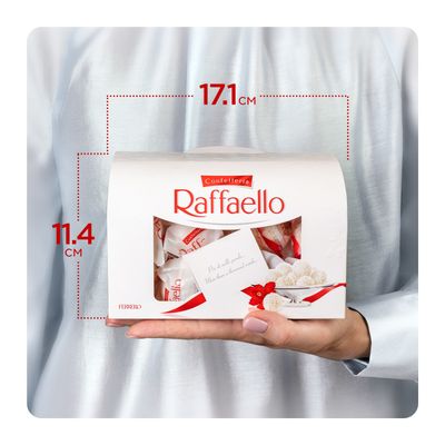 Конфеты в коробке Raffaello с цельным миндальным орехом в кокосовой обсыпке, 240 г