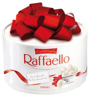 Конфеты в коробке Raffaello с цельным миндальным орехом в кокосовой обсыпке, 100 г